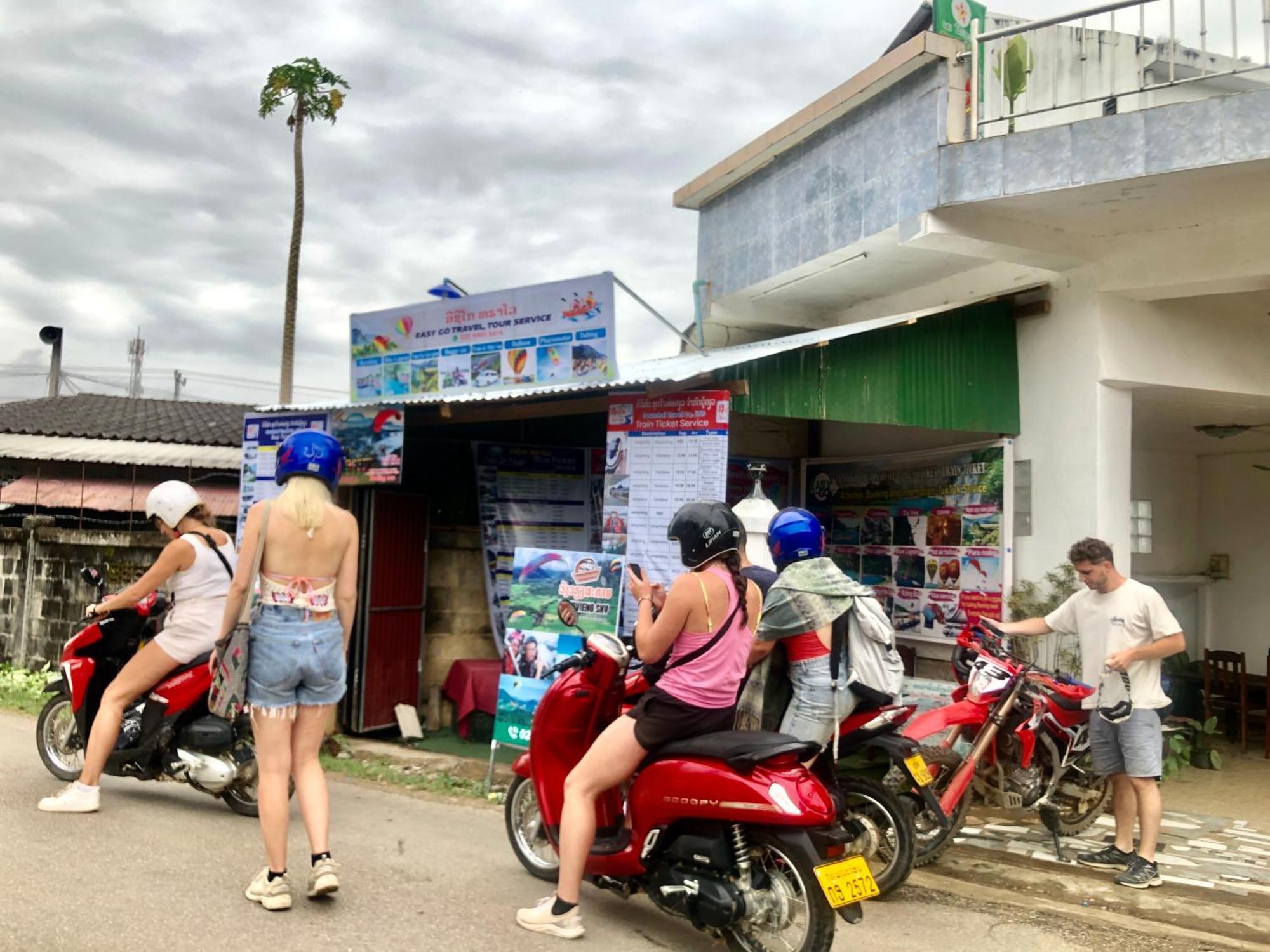 Easy Go Backpacker Hostel Vang Vieng Exteriér fotografie